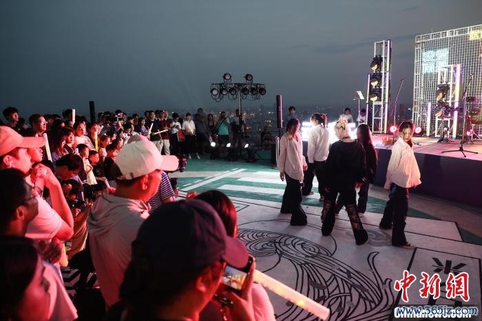 江西南昌：云端音乐会点亮城市夜空